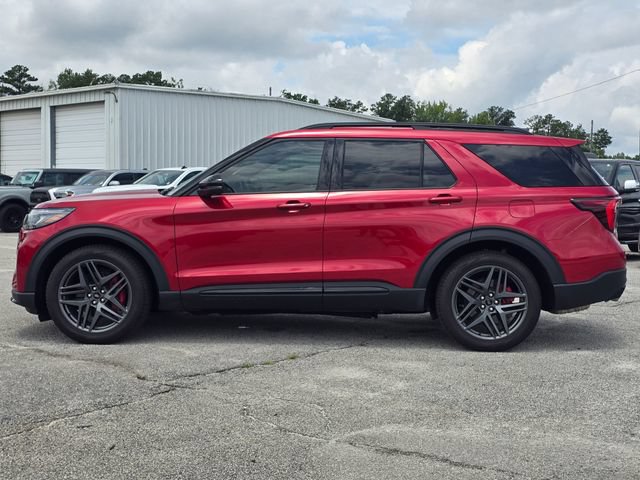 Used 2025 Ford Explorer ST AWD/4WD image 2