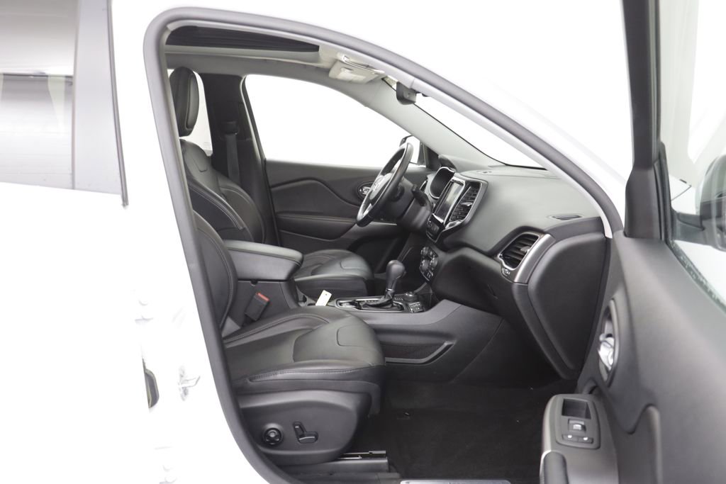 Used 2020 Jeep Cherokee Limited w/ Advanced Safety Group AWD/4WD image 18
