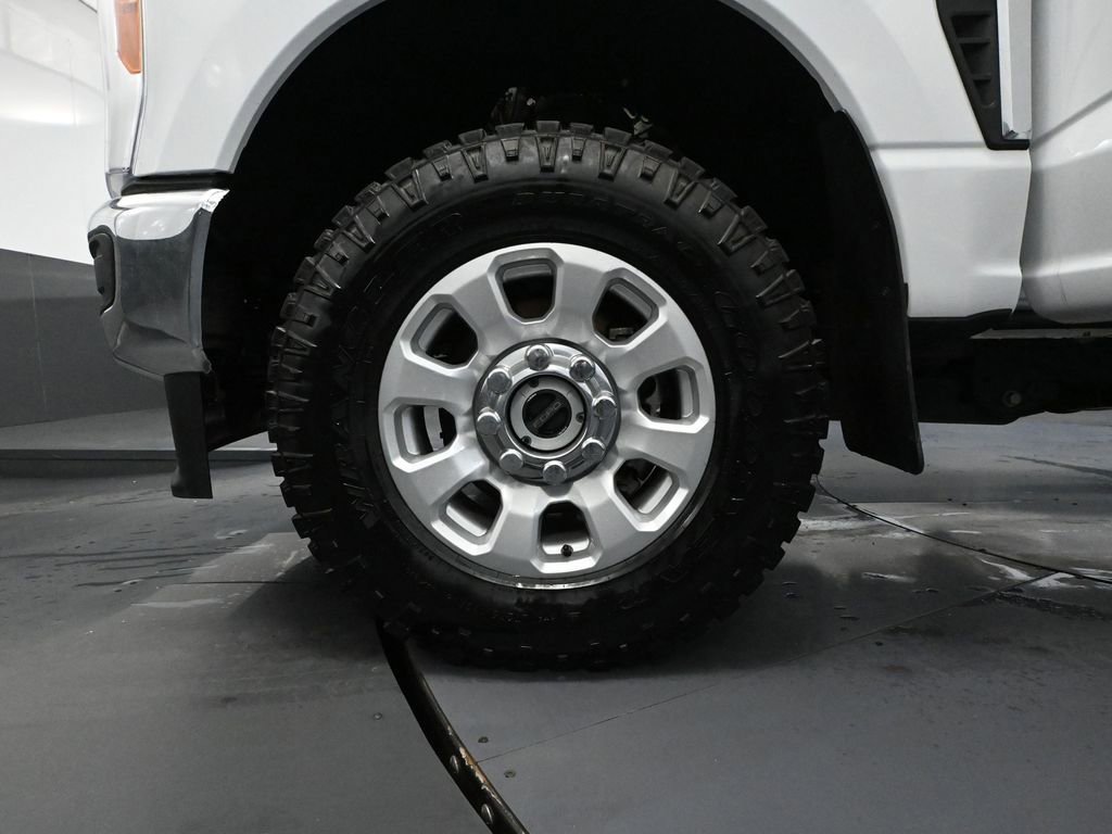 Used 2023 Ford F350 XLT w/ FX4 Off-Road Package image 17