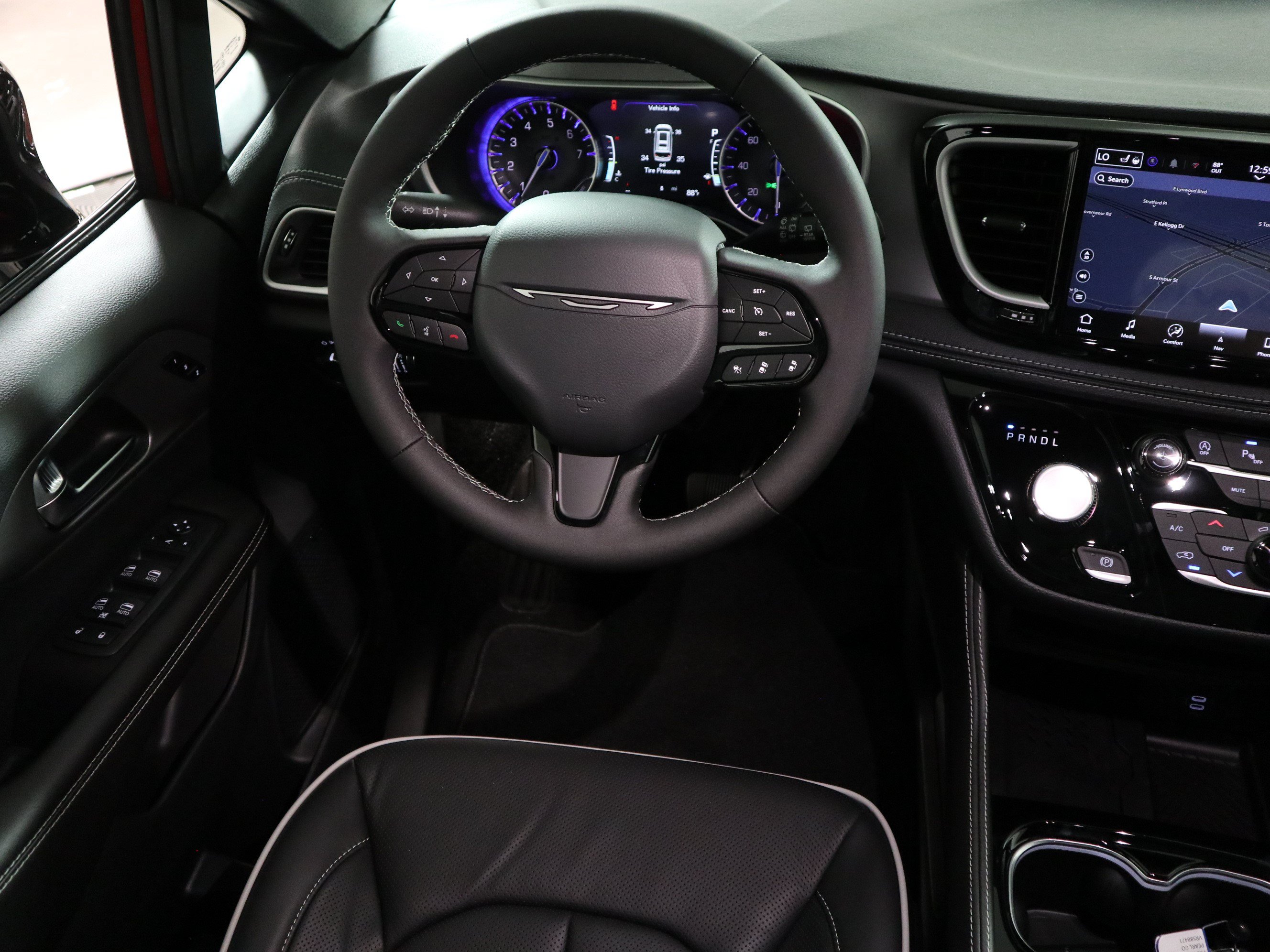 New 2027 Chrysler Pacifica Limited FWD image 16