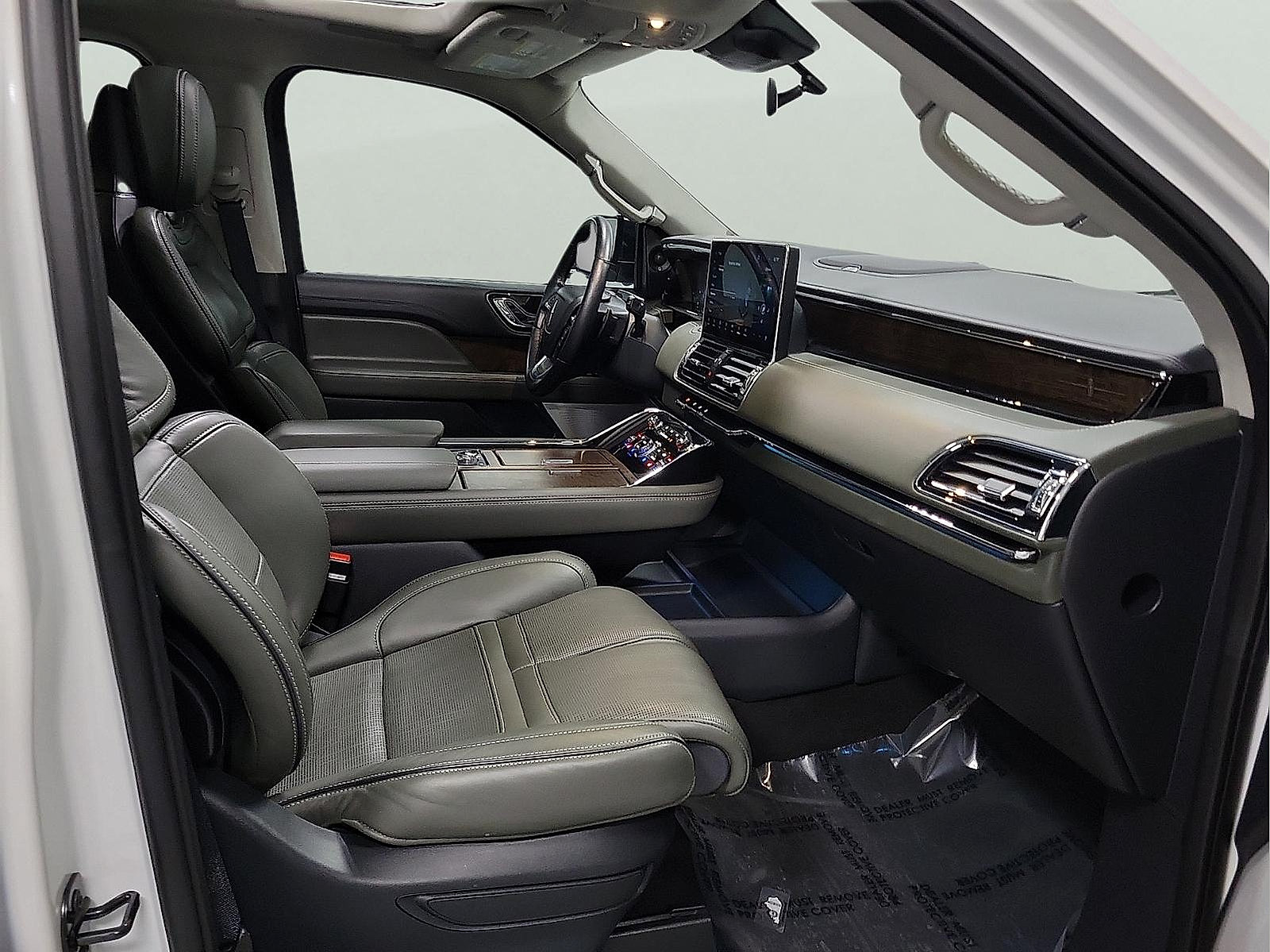 Used 2024 Lincoln Navigator L Black Label AWD/4WD image 14