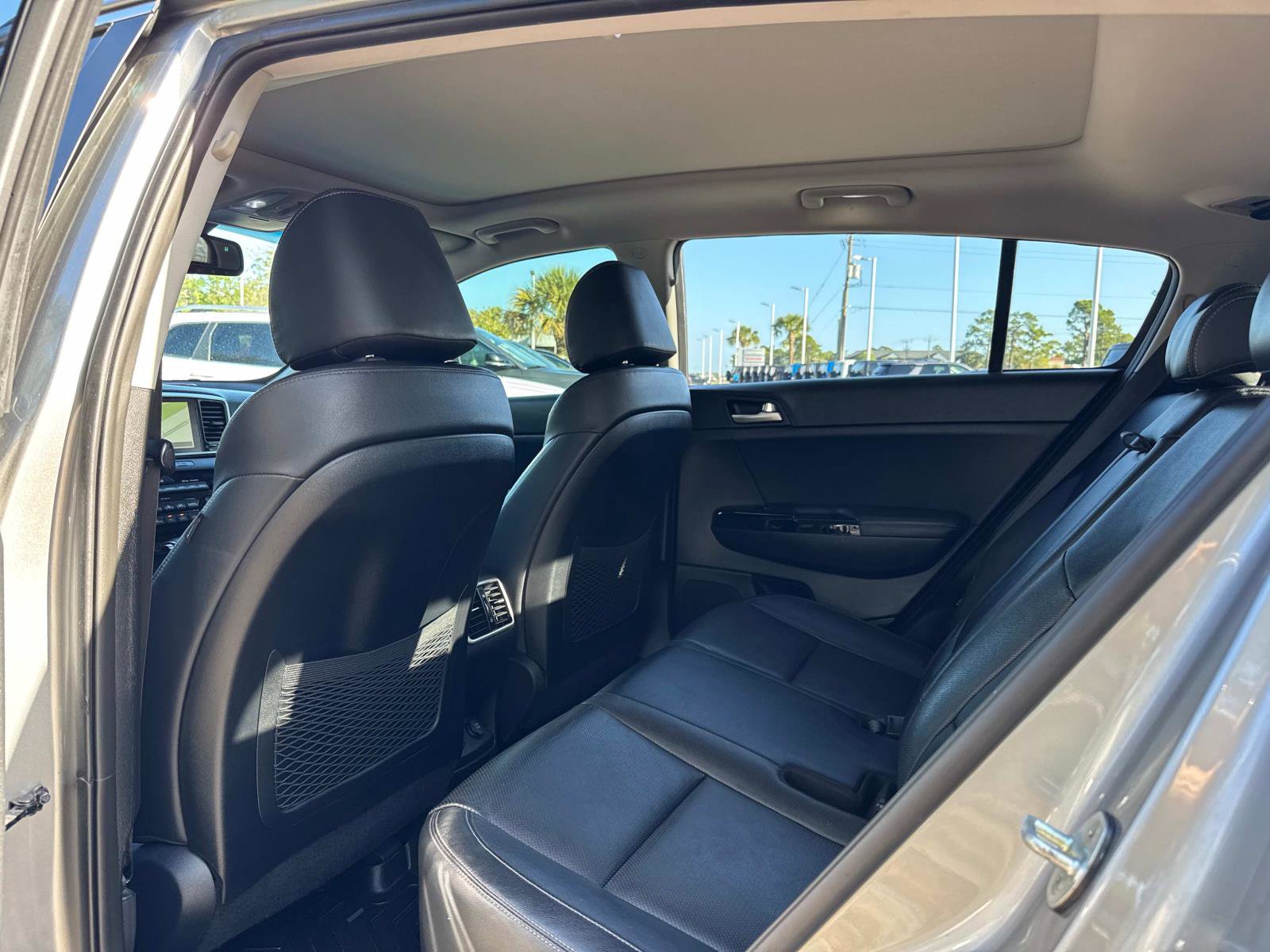 Used 2022 Kia Sportage EX w/ EX Technology Package image 15