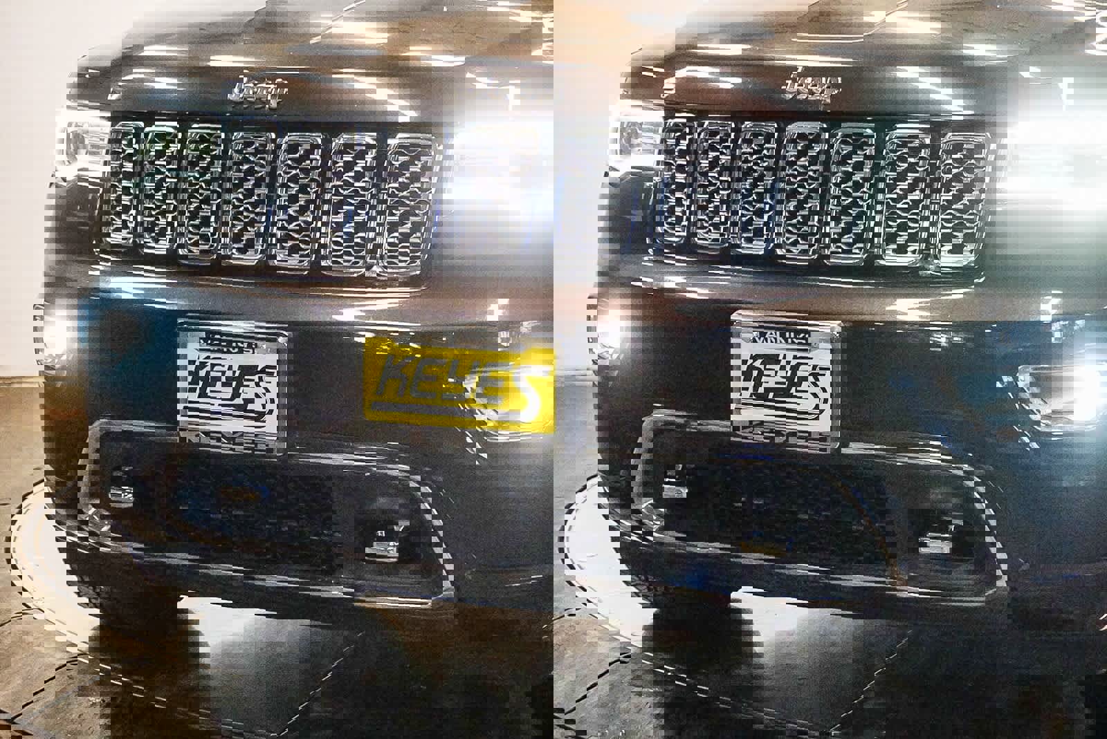 Used 2017 Jeep Grand Cherokee Overland image 8