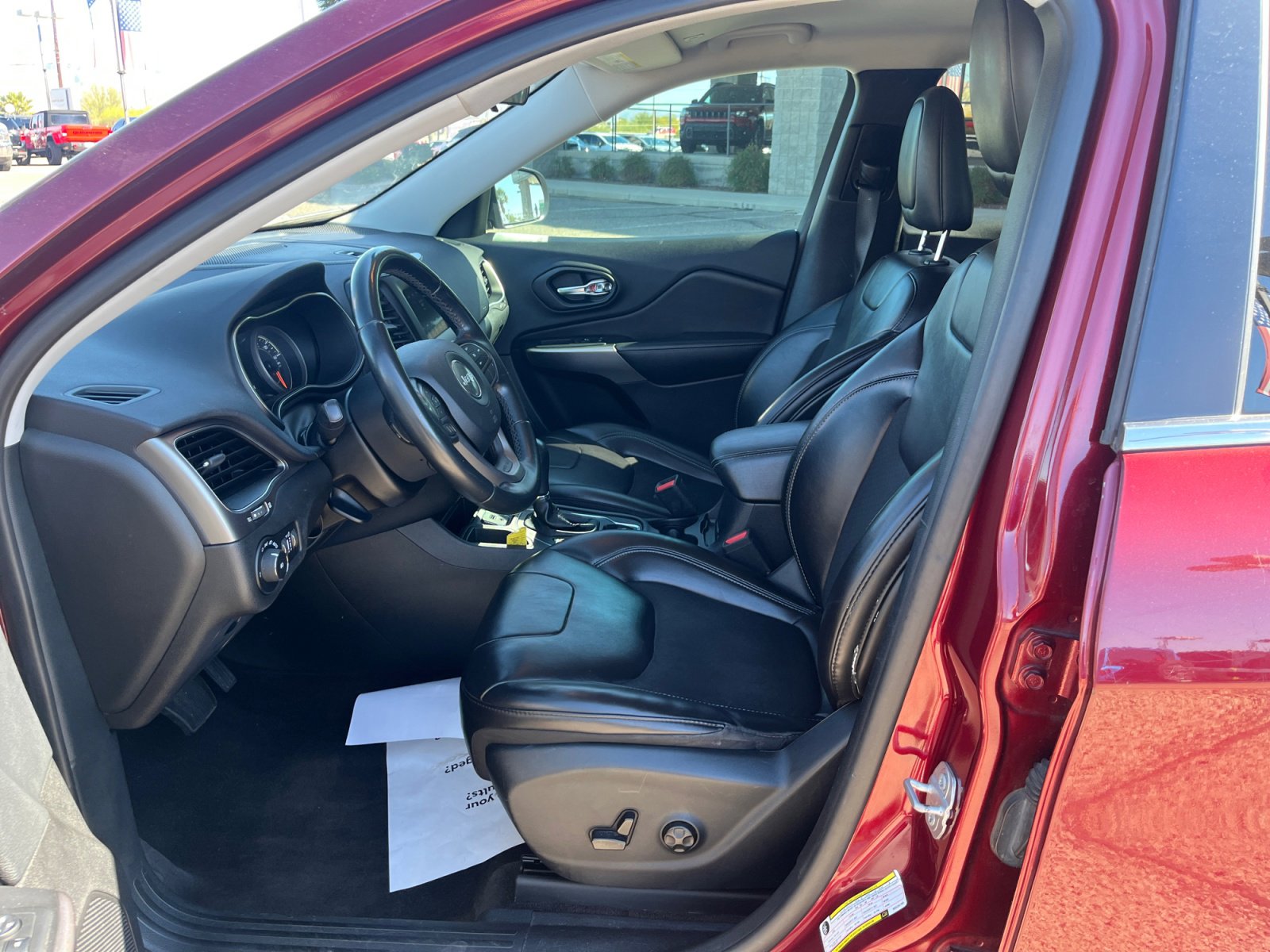 Used 2019 Jeep Cherokee Latitude Plus image 14