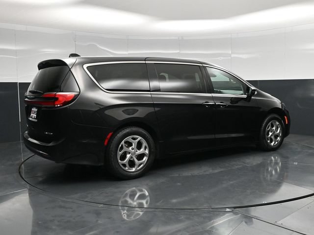 Certified 2024 Chrysler Pacifica Limited FWD image 4