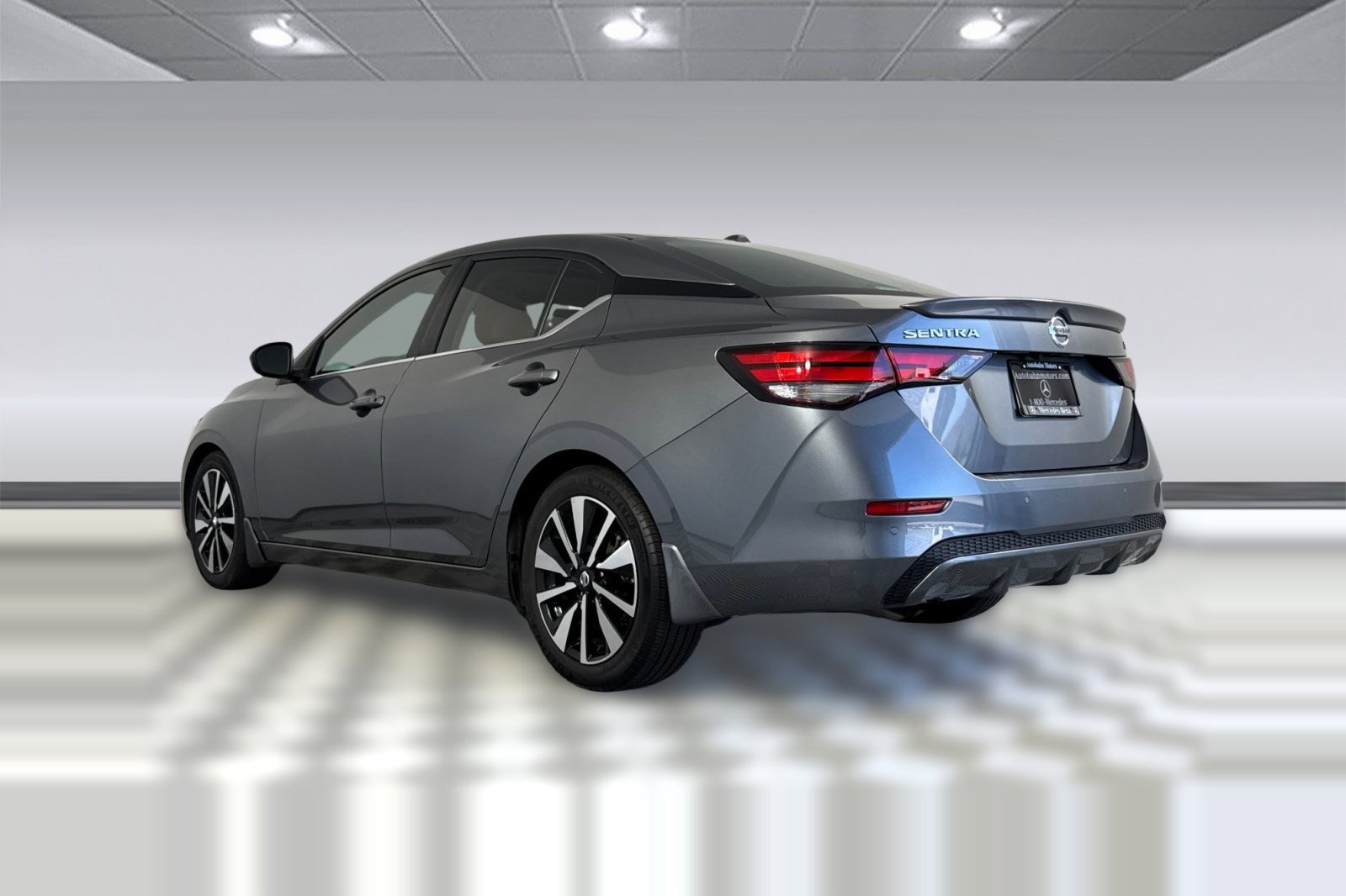 Used 2022 Nissan Sentra SV w/ SV Premium Package FWD image 3