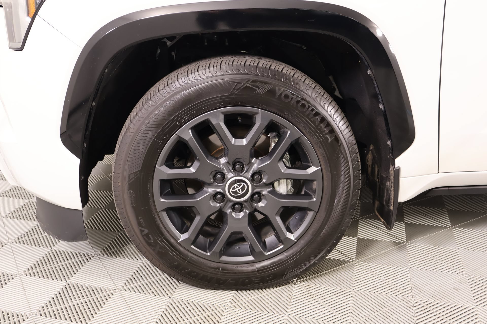 Used 2024 Toyota Sequoia Platinum AWD/4WD image 19