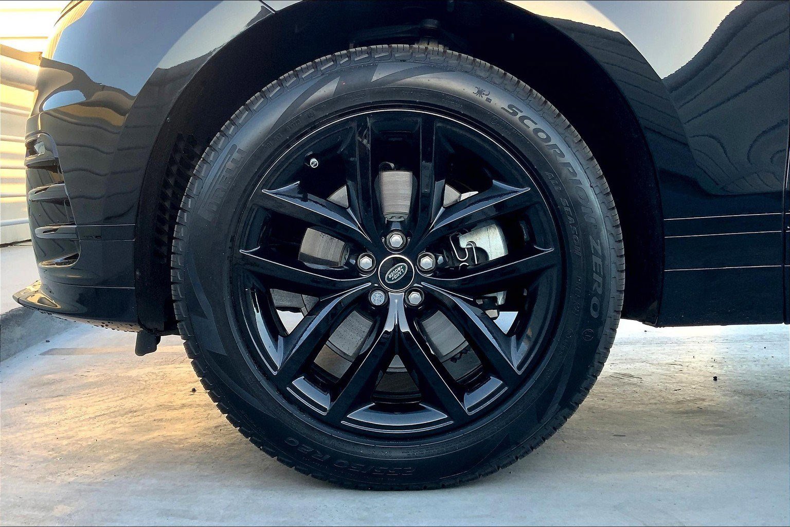 New 2025 Land Rover Range Rover Velar Dynamic SE image 10