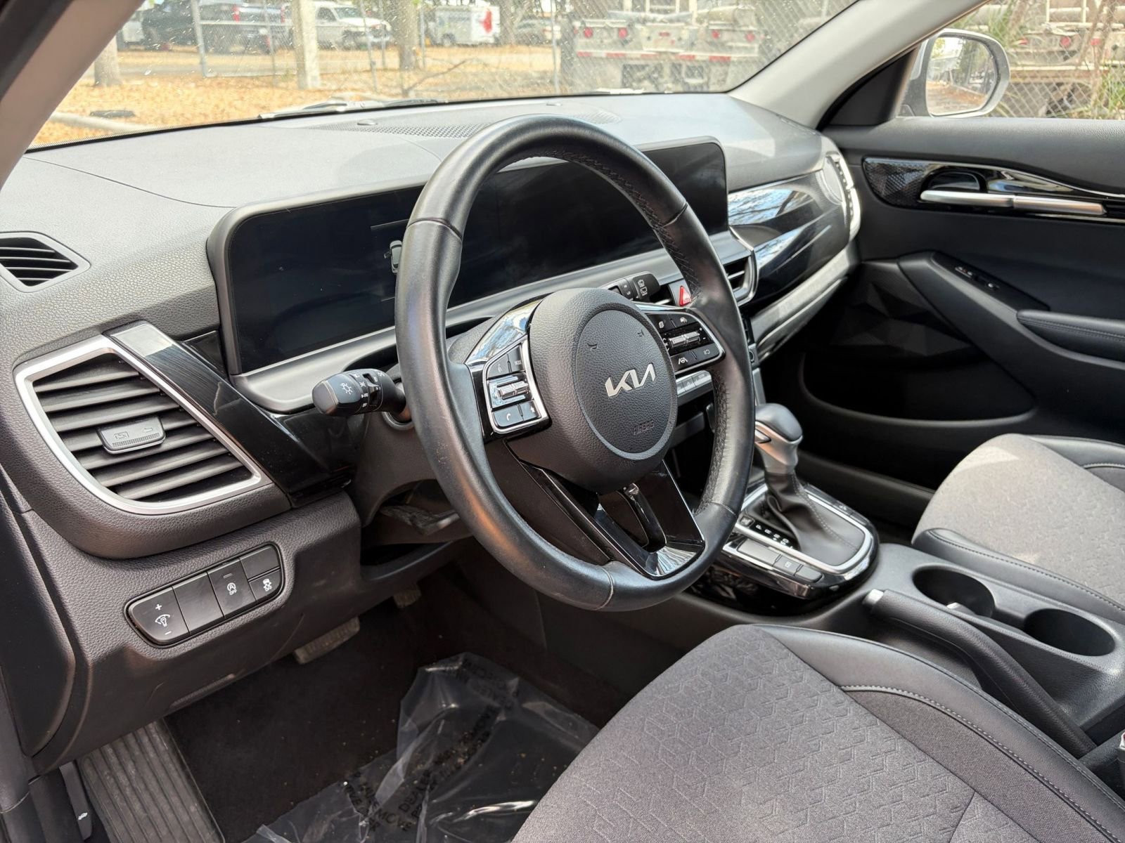 Used 2025 Kia Seltos S image 31