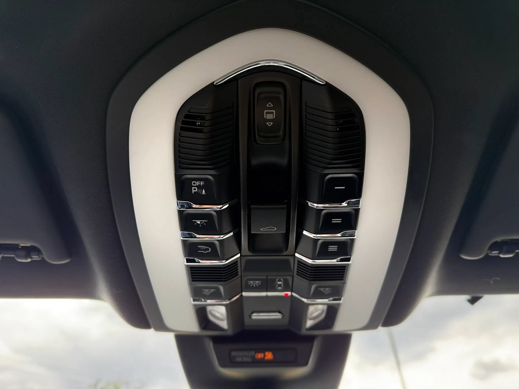 Used 2018 Porsche Macan Sport Edition AWD/4WD image 40