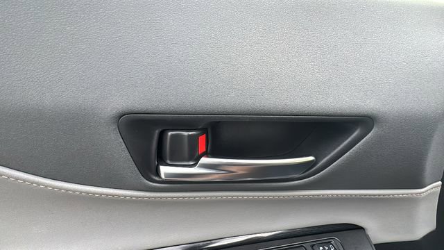 Used 2021 Toyota Venza LE image 13