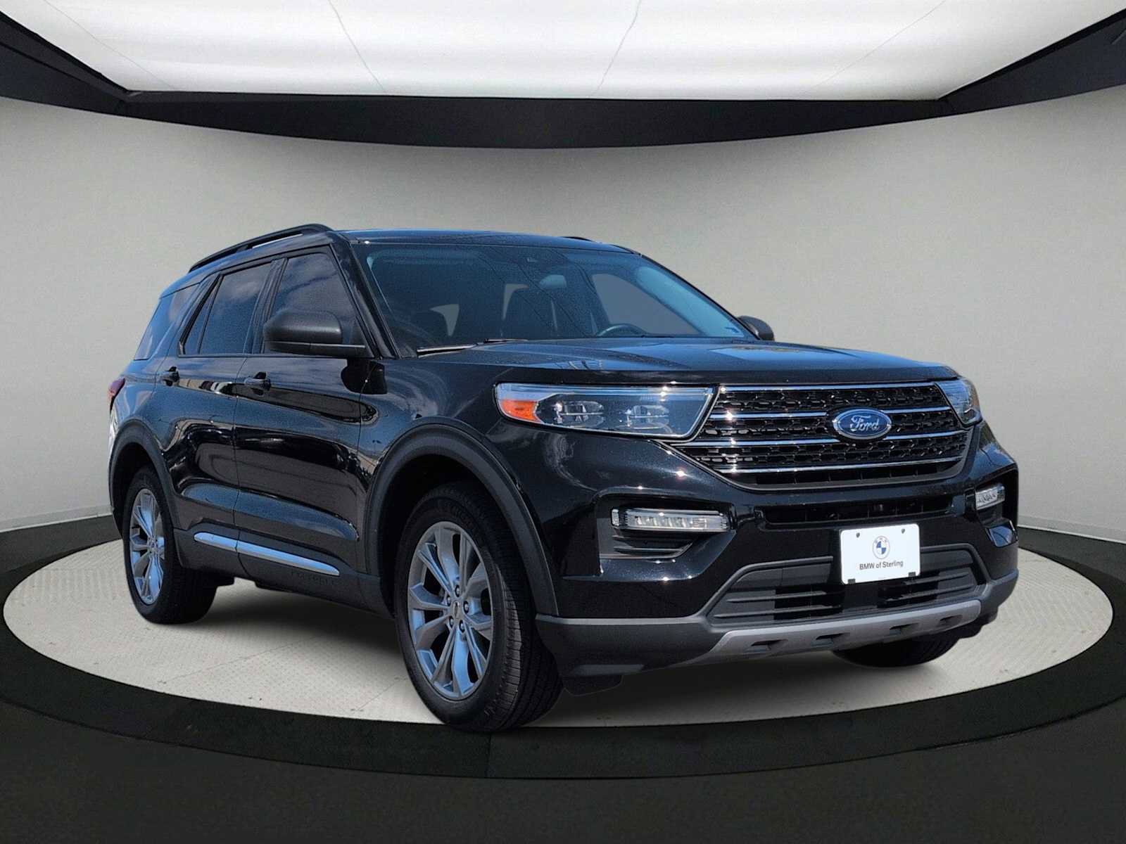Used 2021 Ford Explorer XLT w/ Equipment Group 202A AWD/4WD image 2