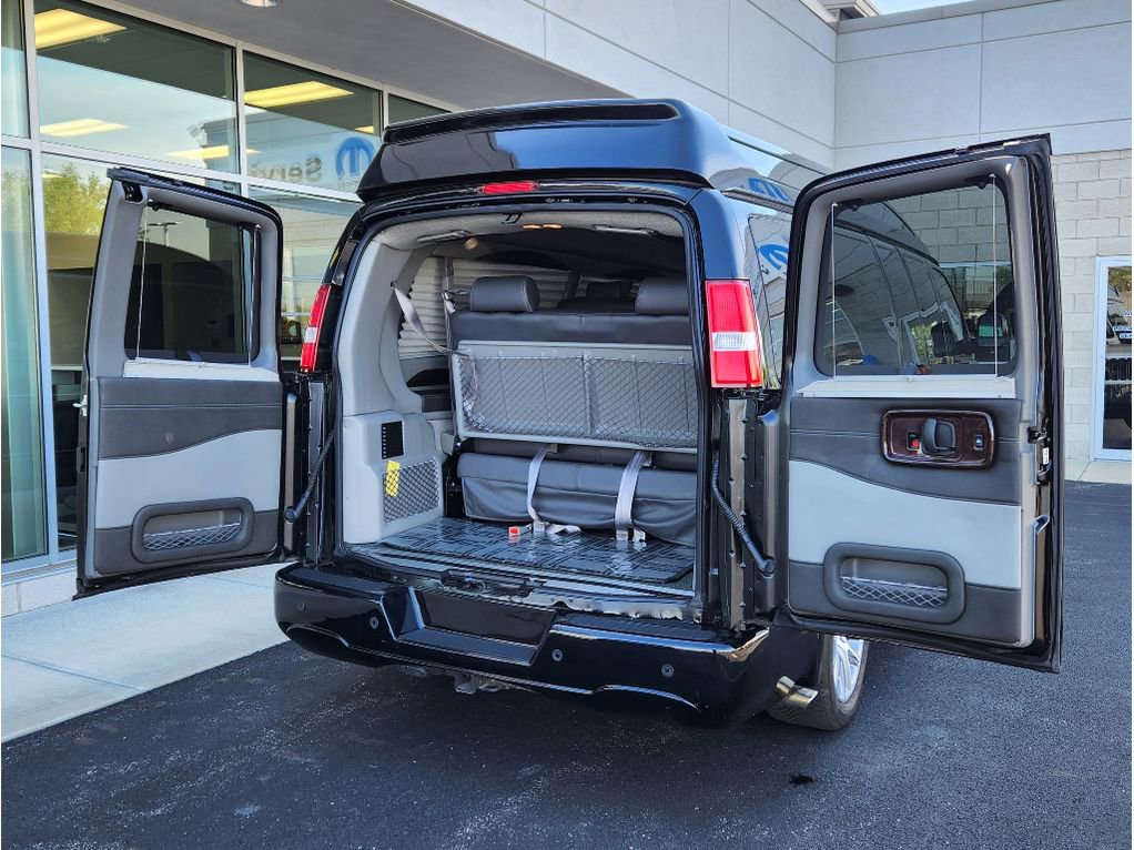 Used 2021 Chevrolet Express 3500 LS w/ Chrome Appearance Package RWD image 19