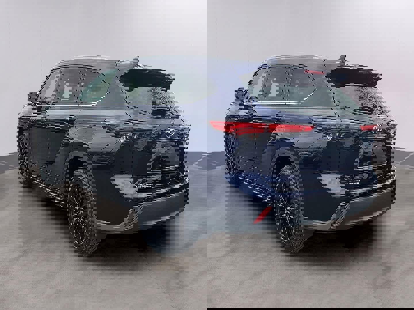 Used 2022 Toyota Highlander XLE AWD/4WD image 6