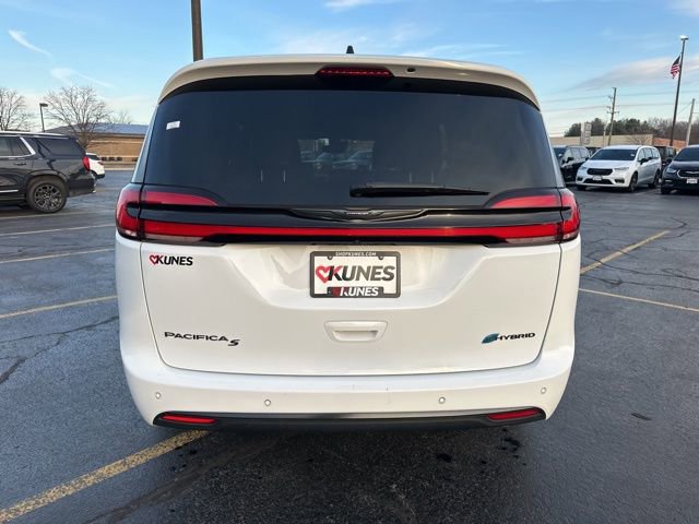 Certified 2024 Chrysler Pacifica Select image 14
