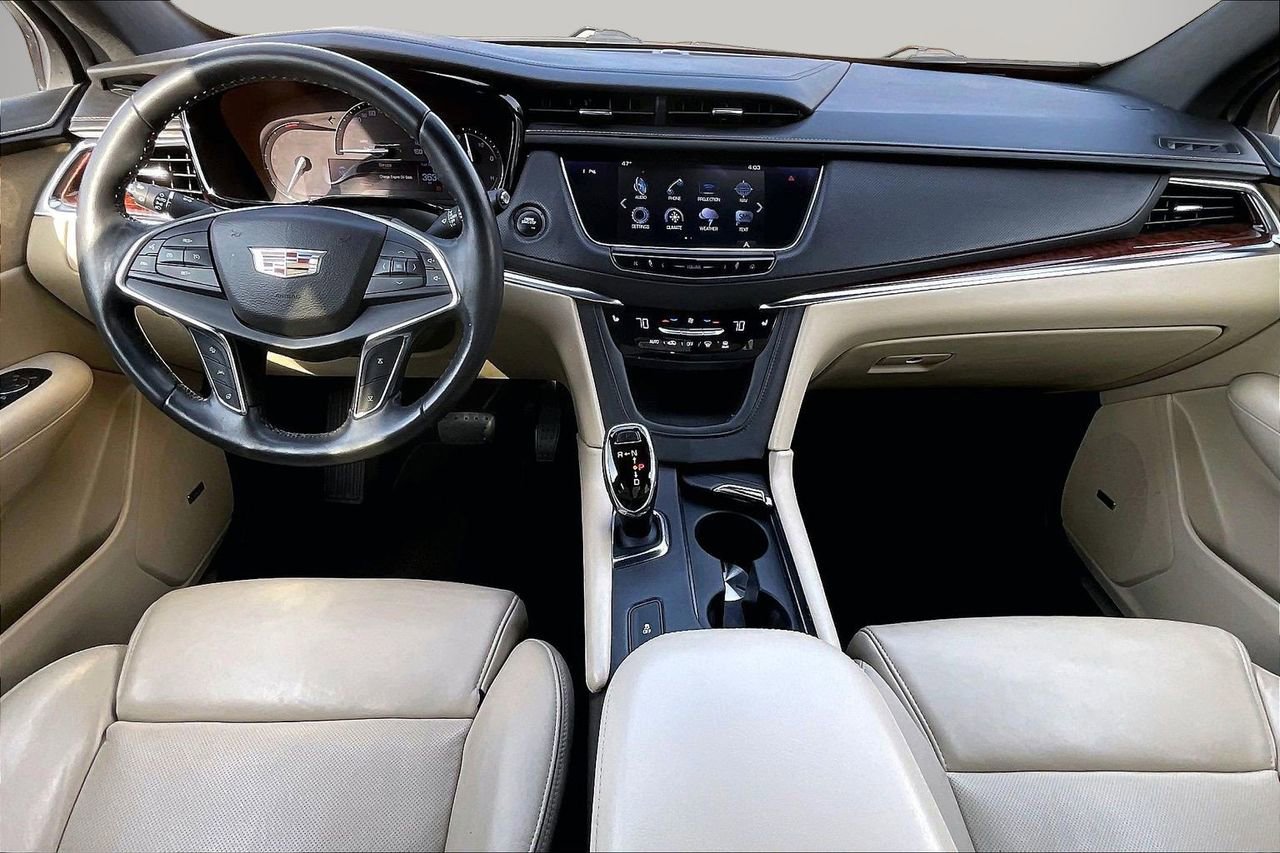 Used 2017 Cadillac XT5 Luxury w/ Driver Awareness Package image 16