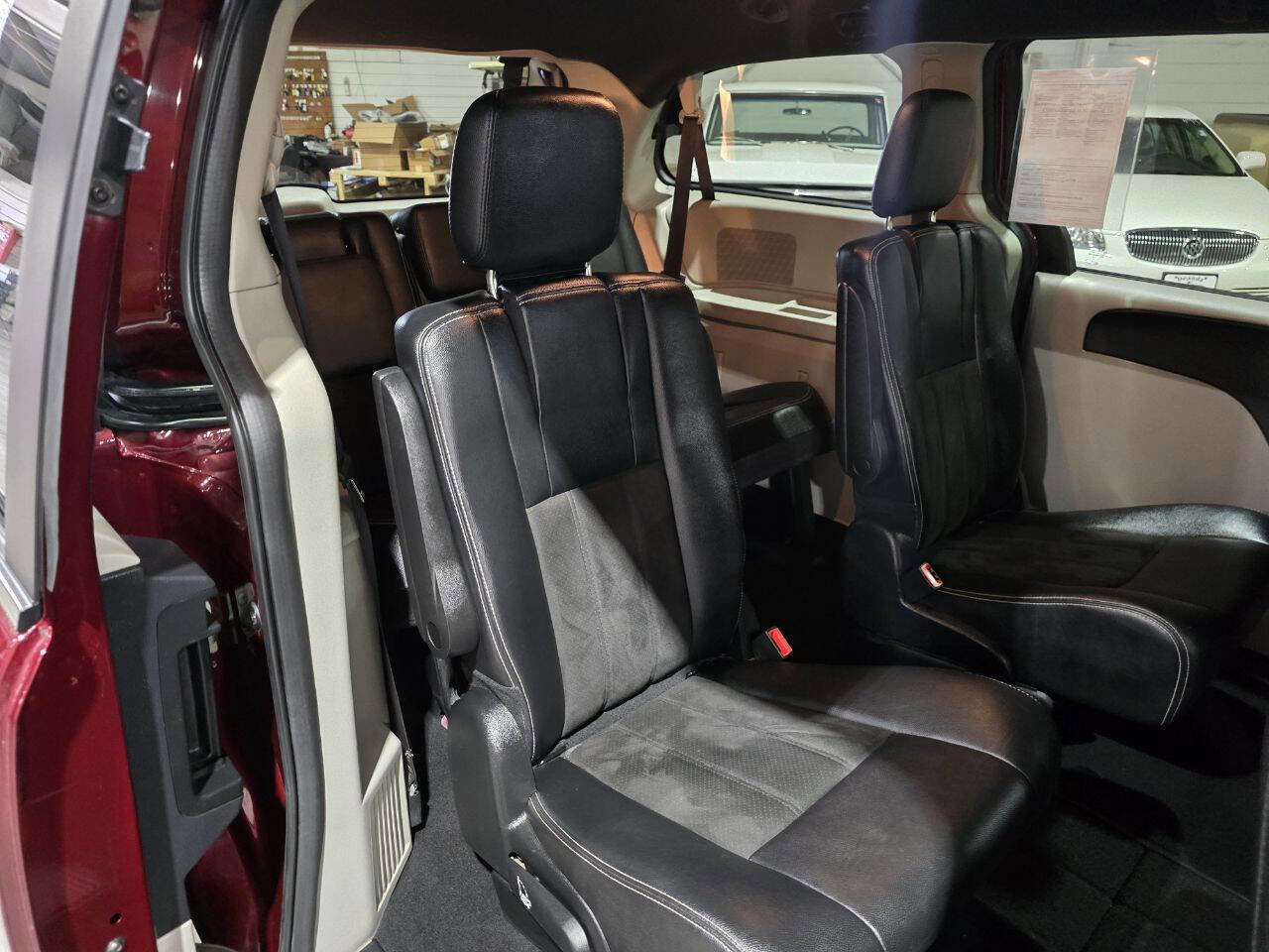 Used 2019 Dodge Grand Caravan SXT image 34