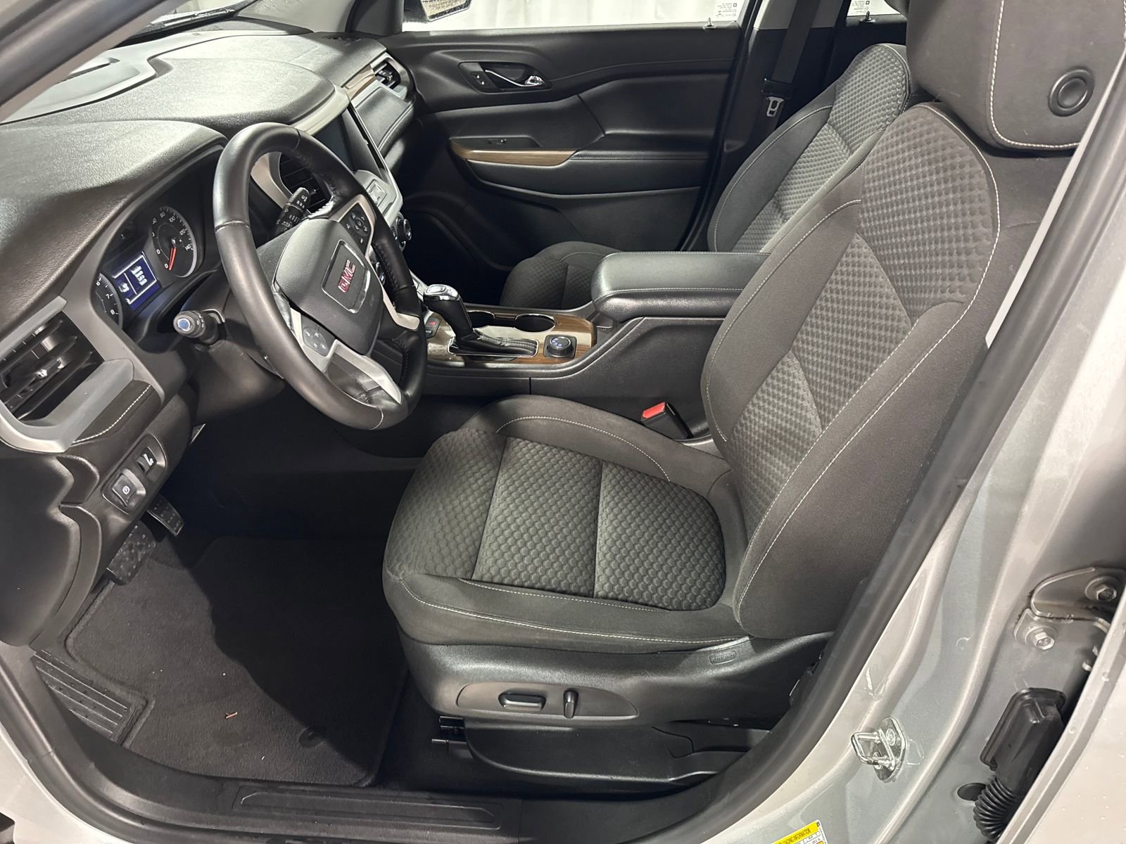 Used 2019 GMC Acadia SLE image 3