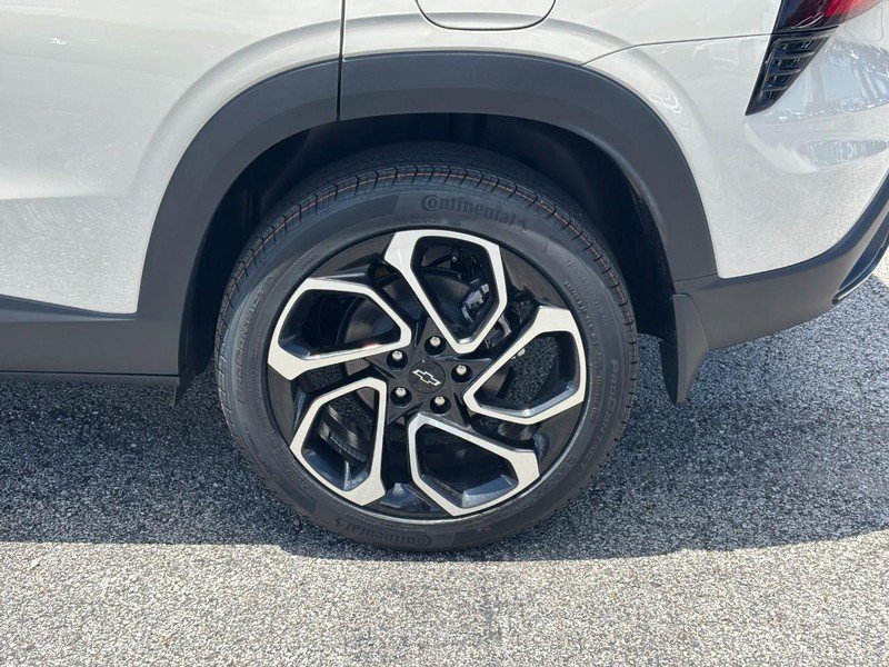 New 2026 Chevrolet Trax RS w/ Sunroof Package FWD image 4