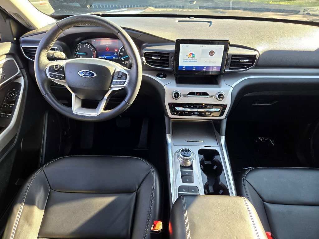 Used 2024 Ford Explorer XLT w/ Equipment Group 202A RWD image 21