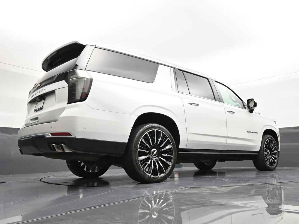 Used 2025 Chevrolet Suburban High Country AWD/4WD image 23