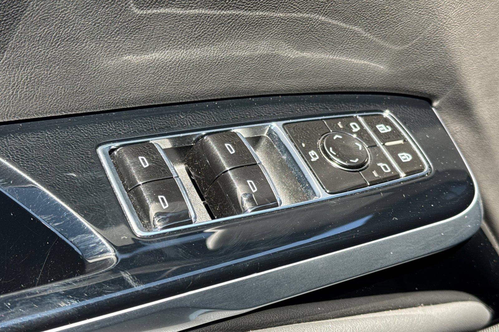 Used 2025 Cadillac Escalade ESV Luxury AWD/4WD image 11