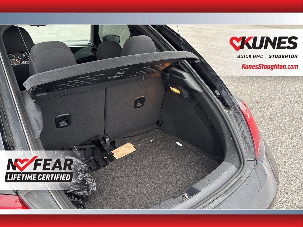 Used 2018 Volkswagen Beetle 2.0T S FWD image 34