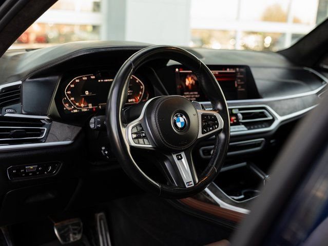 Used 2020 BMW X7 M50i image 17