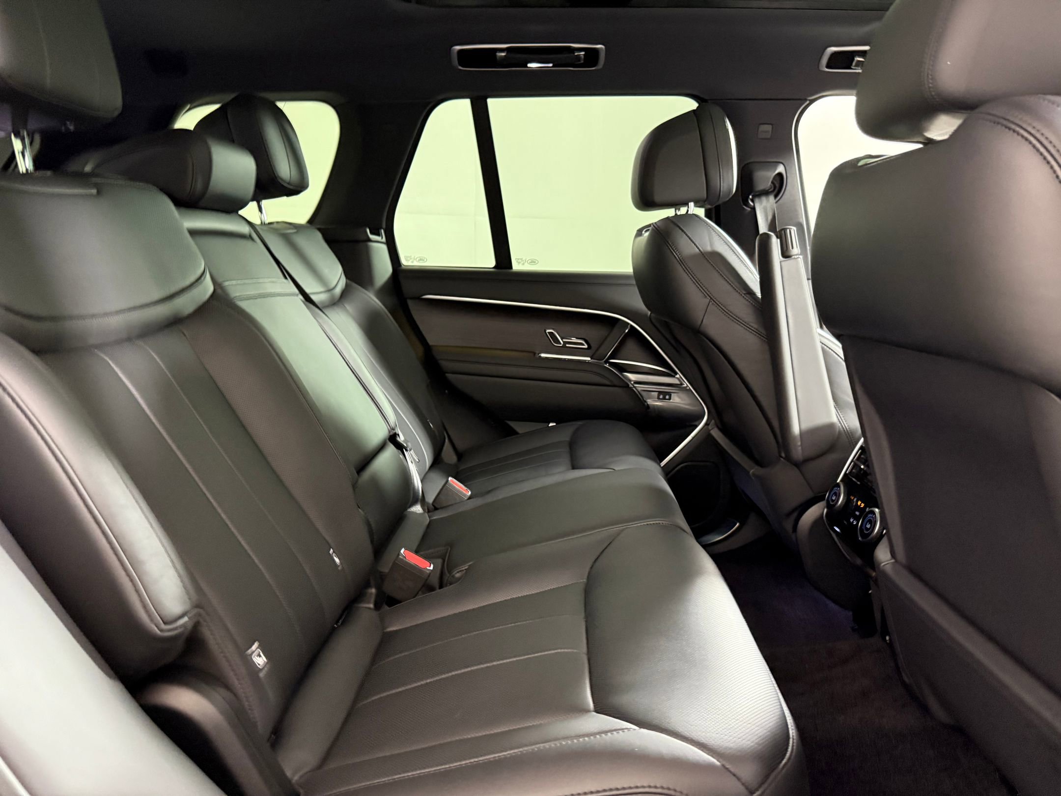 Used 2024 Land Rover Range Rover SE AWD/4WD image 28