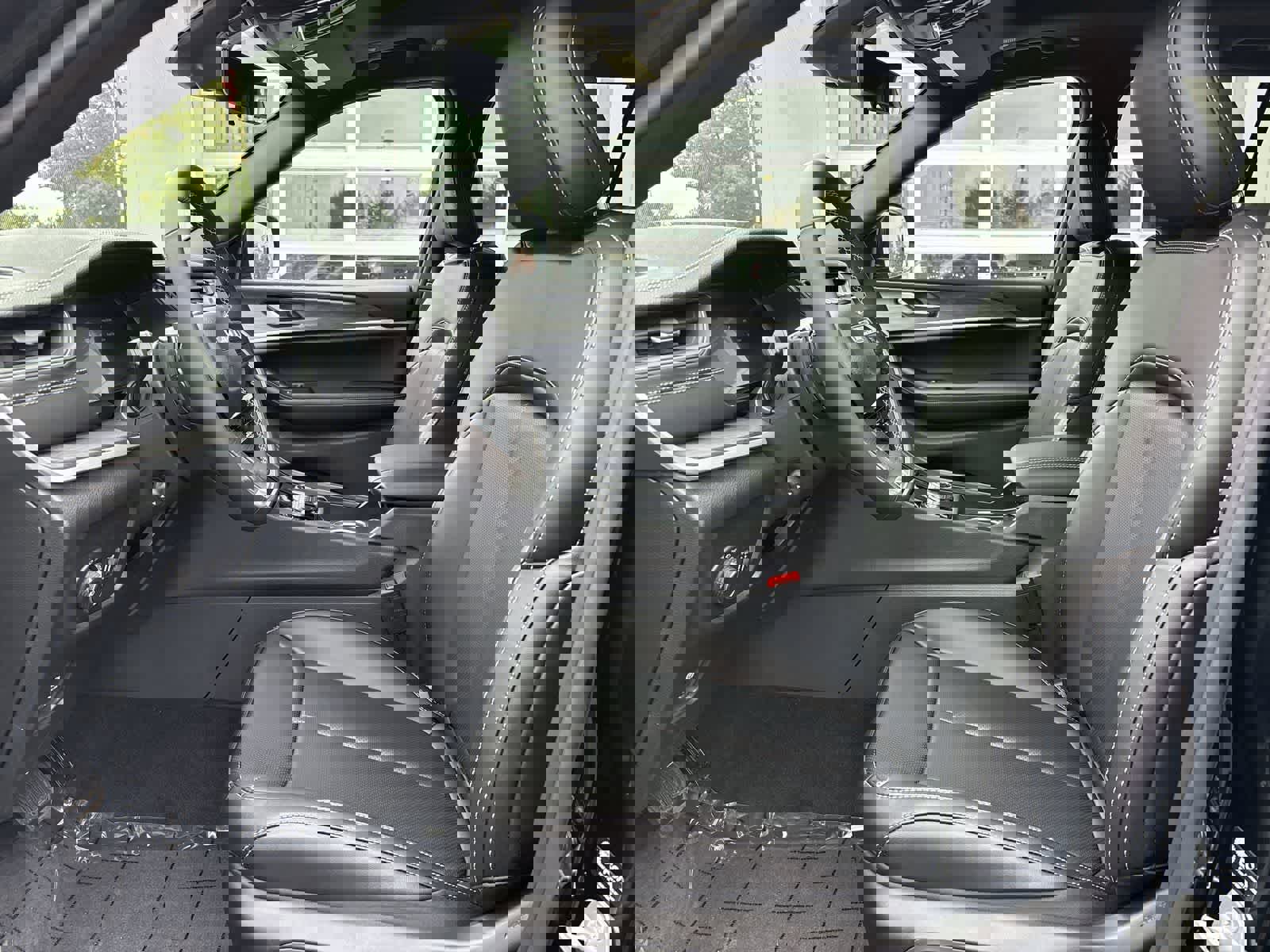 New 2025 Jeep Grand Cherokee Limited w/ Luxury Tech Group II image 7