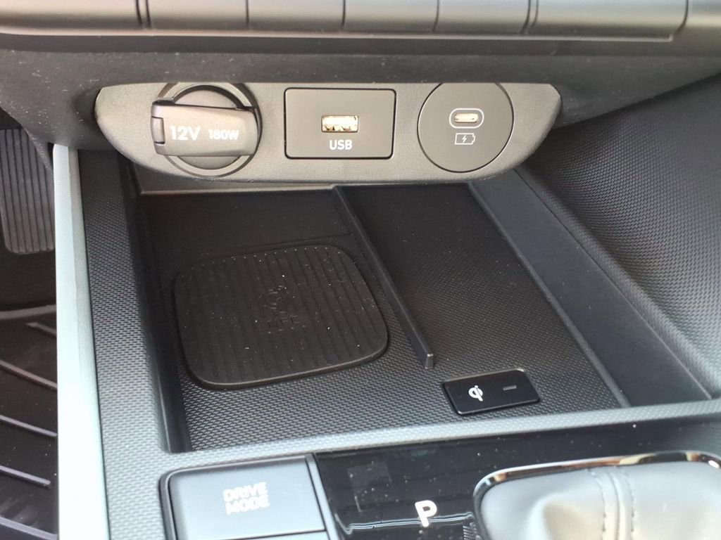 New 2026 Hyundai Elantra Limited FWD image 23