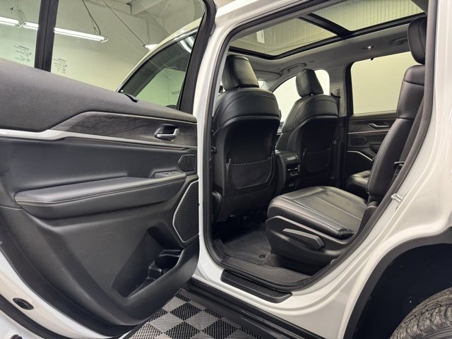 Used 2021 Jeep Grand Cherokee L Limited w/ Luxury Tech Group II image 29