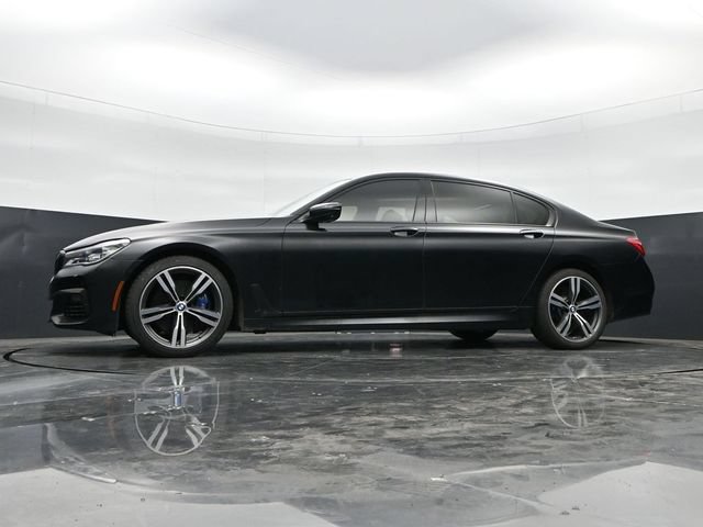Used 2018 BMW 750i w/ Executive Package RWD image 37