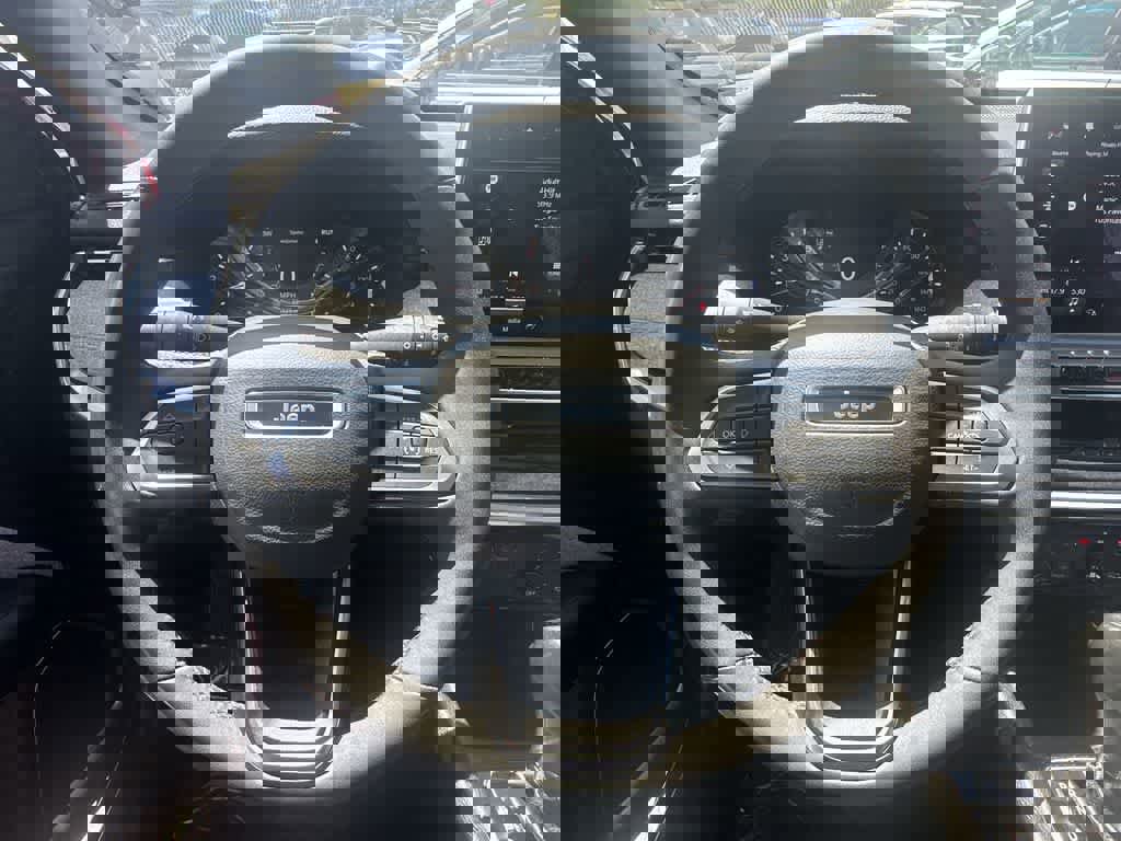 Used 2023 Jeep Compass Latitude image 15