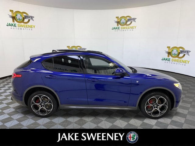 Used 2023 Alfa Romeo Stelvio Ti AWD/4WD image 11