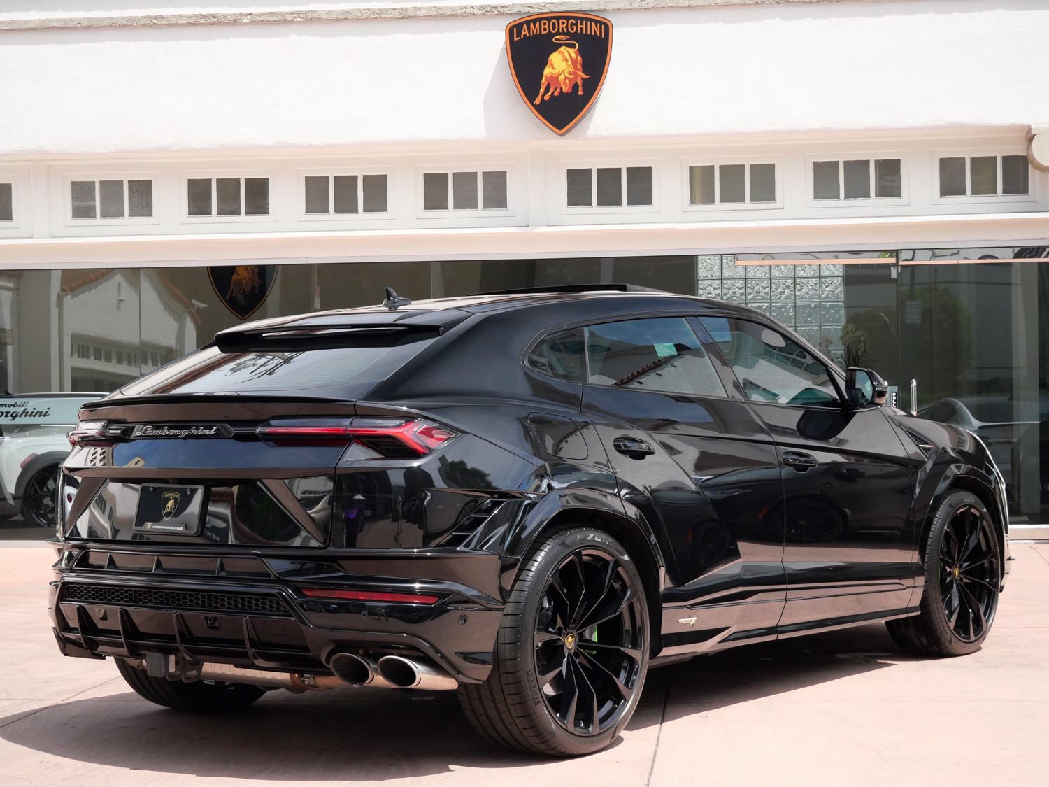Used 2024 Lamborghini Urus S AWD/4WD image 3