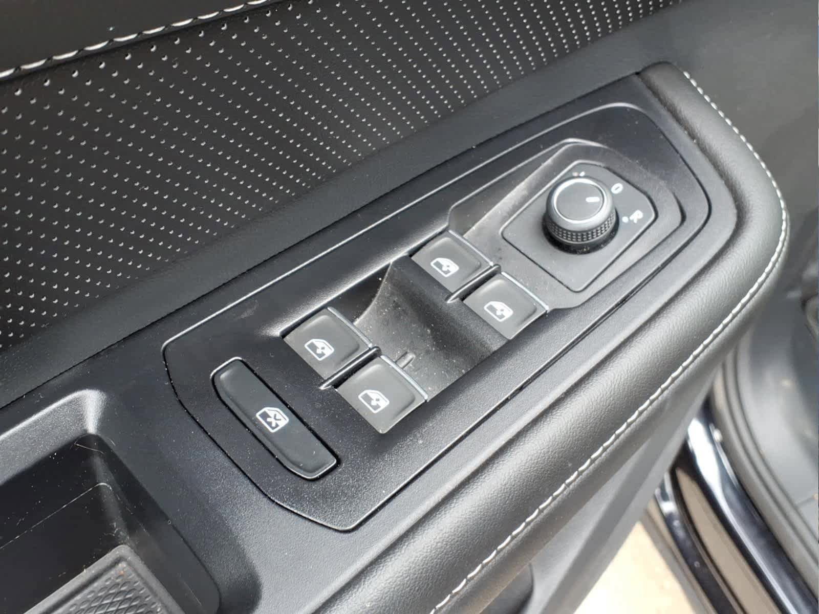 Used 2025 Volkswagen Atlas SE FWD image 13
