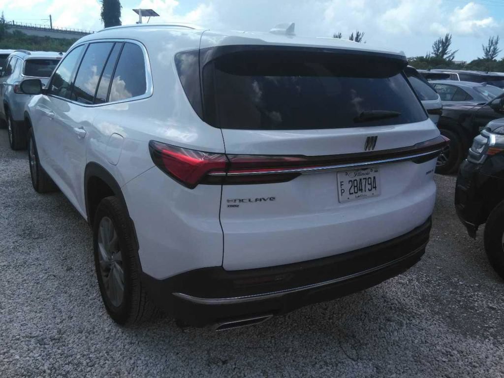 Used 2025 Buick Enclave Preferred AWD/4WD image 2