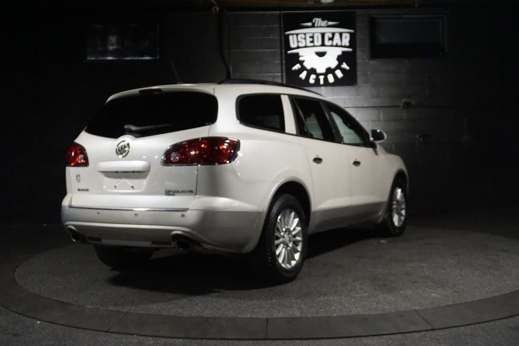 Used 2009 Buick Enclave CXL w/ Entertainment Package #2 image 4
