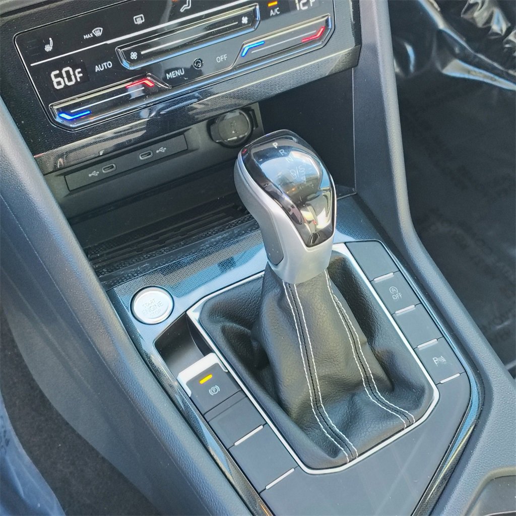 Certified 2025 Volkswagen Taos SE image 25