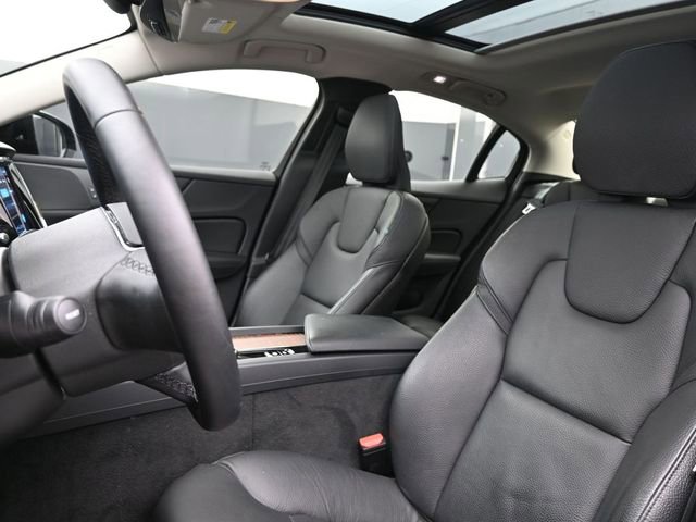 Used 2025 Volvo S60 B5 Plus AWD/4WD image 10