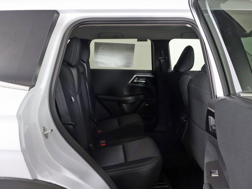 New 2026 Mitsubishi Outlander ES AWD/4WD image 31
