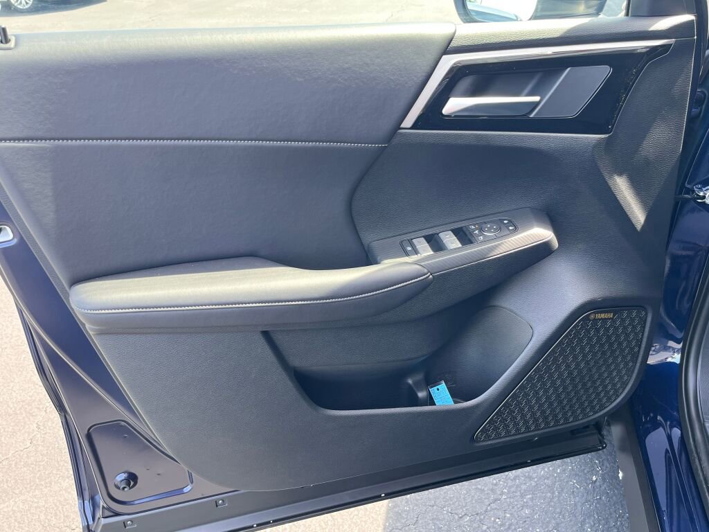 New 2025 Mitsubishi Outlander SE image 11