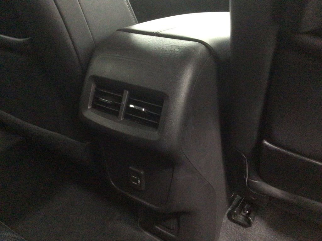 Used 2024 GMC Terrain SLT image 33