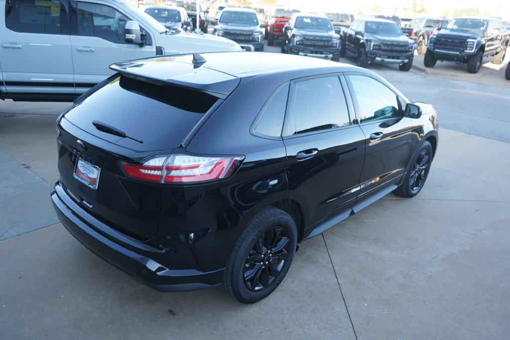 Certified 2024 Ford Edge SE w/ Black Appearance Package AWD/4WD image 14
