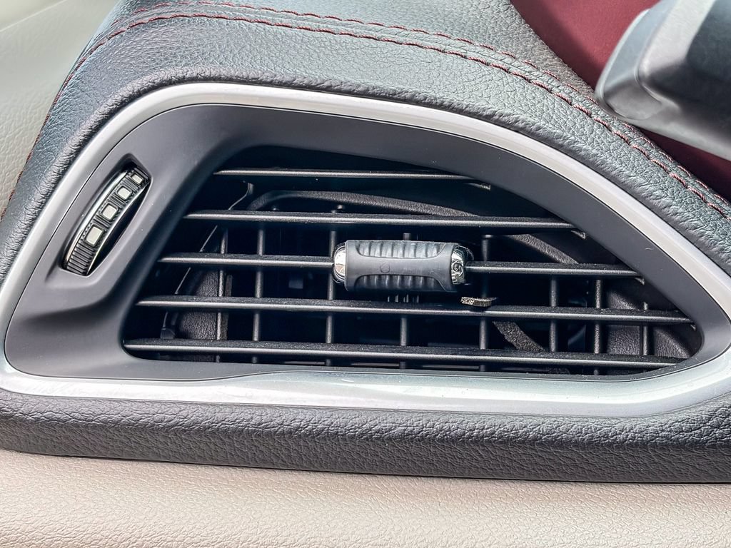 Used 2017 Chrysler Pacifica Limited w/ UConnect Theater Package FWD image 49
