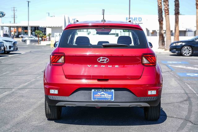 Used 2025 Hyundai Venue SEL FWD image 8