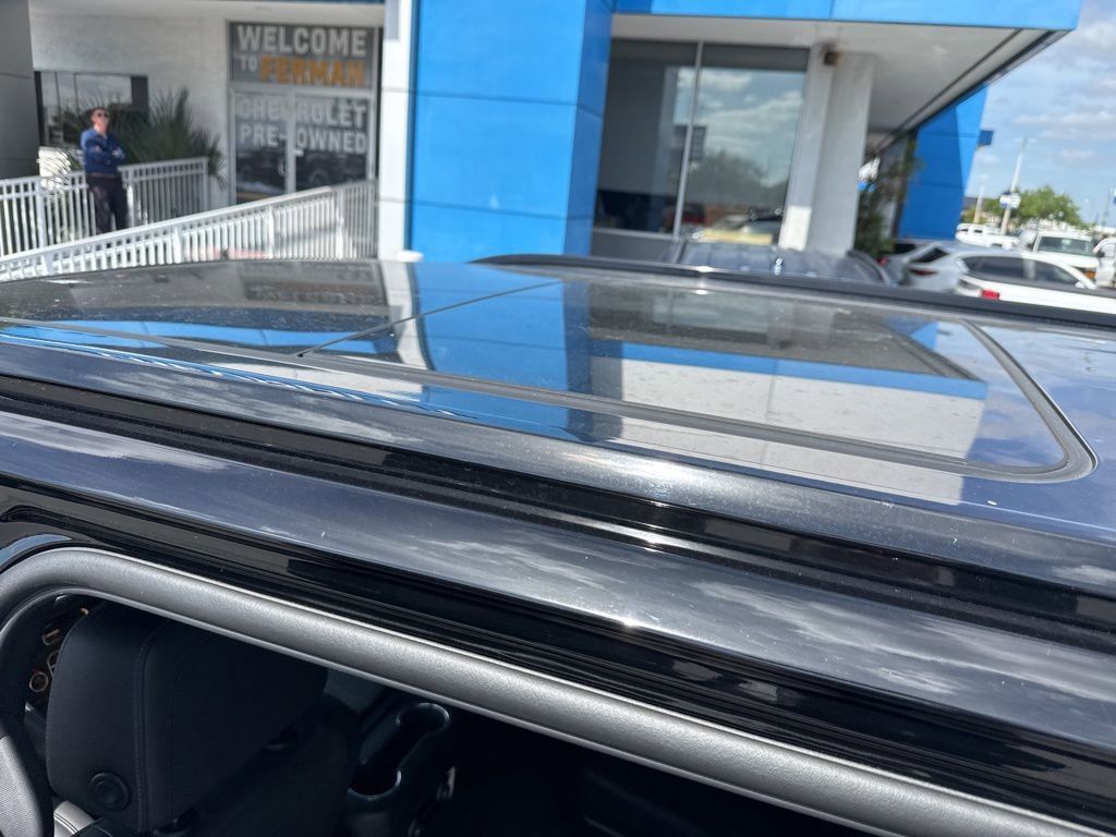 Used 2022 Chevrolet Tahoe Z71 w/ Luxury Package AWD/4WD image 18