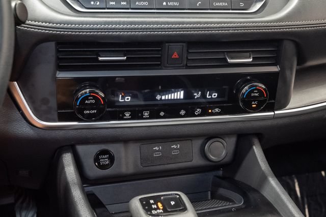 Used 2024 Nissan Rogue SV FWD image 17