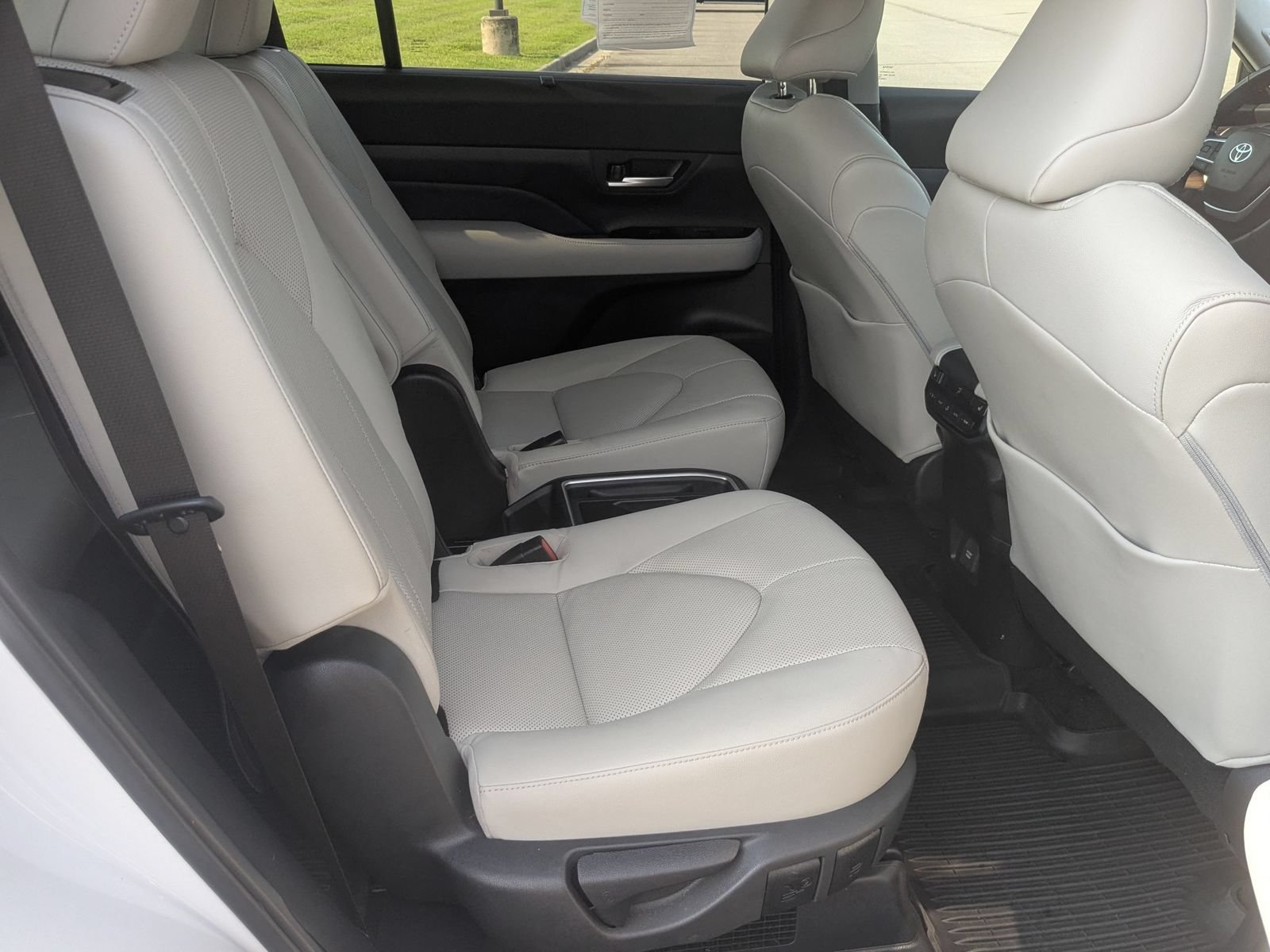 Used 2024 Toyota Grand Highlander AWD Hybrid image 35